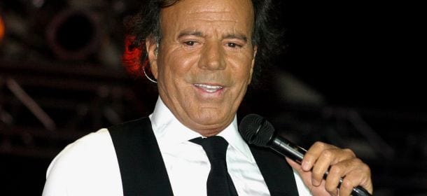 julio_iglesias_live_01