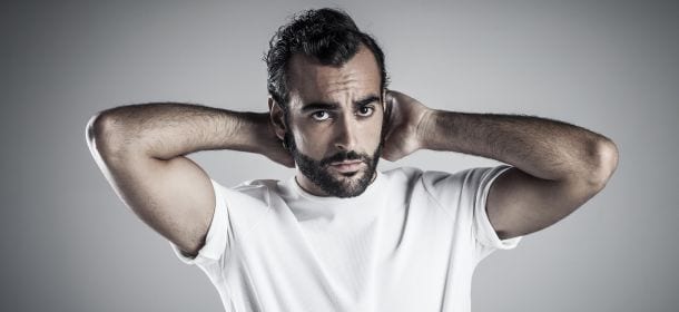 Mengoni, "Parole in circolo" stabile in cima alle classifiche degli album più venduti