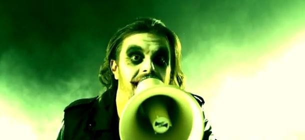 Gianluca Grignani nei panni del Joker per il video "Fuori dai guai" con Emis Killa