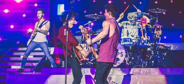 The Vamps: delirio dei fan al Fabrique per il loro unico concerto in Italia [VIDEO]