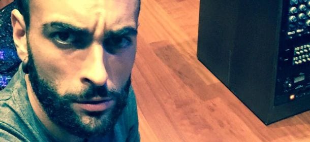 Marco Mengoni al lavoro in studio per creare "una playlist che spettini l'anima" [FOTO]