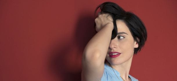 Erica Mou, 'Tienimi il posto': "Un disco essenziale, ma denso di significati" [INTERVISTA]