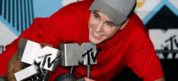Mtv Ema 2015: Justin Bieber sbanca, si inasprisce la faida tra Directioners e Beliebers