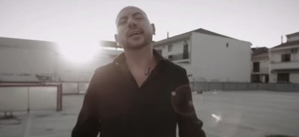 Lucariello: "Miettice'a faccia", colonna sonora della fiction "Sotto copertura" [VIDEO]