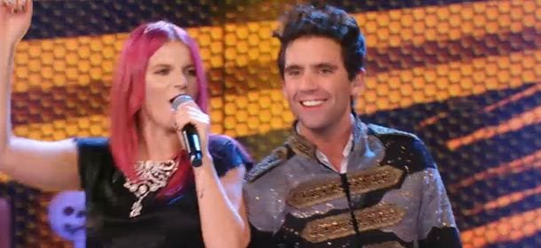 Mika a "Ti lascio una canzone", sul palco con Chiara e con i ragazzi del programma [VIDEO]