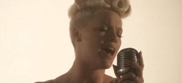 Pink accusata di plagio da Joe T.Vannelli per la hit "Just Give Me A Reason"