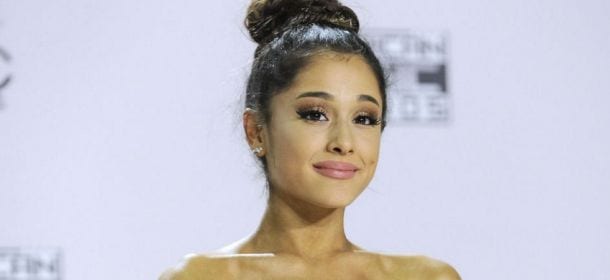 Ariana Grande, arriva l'Ep natalizio: svelate le anteprime dei brani, scatta il conto alla rovescia