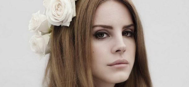 Paura per Lana Del Rey: stalker accampato in casa sua, arrestato