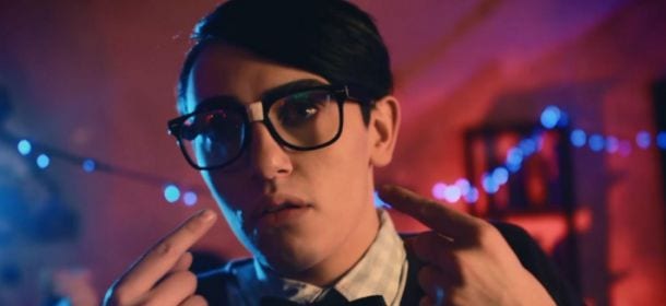 "Sweet Suicide": Michele Bravi da nerd a bullo per raccontare i tormenti di un amore [VIDEO]