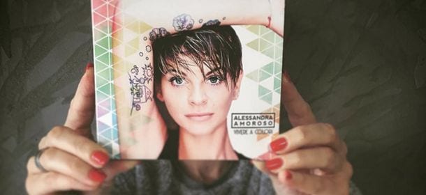 Alessandra Amoroso: la tracklist di "Vivere a colori" svelata attraverso un gioco con il pubblico