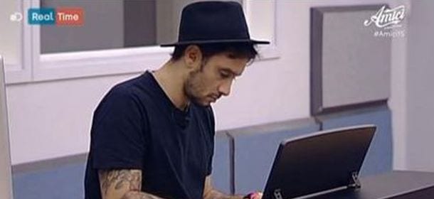 Amici 15, Fabrizio Moro regala perle di saggezza agli allievi: "Le vostre motivazioni sono essenziali"