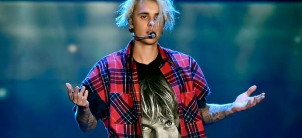 Justin Bieber imita Kurt Cobain a Seattle: i fan dei Nirvana non reagiscono bene