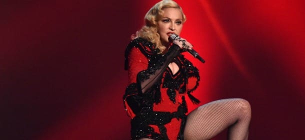 Madonna in lacrime sul palco: la dedica al figlio Rocco fa commuovere tutti