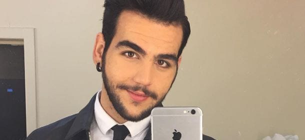 Ignazio Boschetto cade sul palco e tranquillizza i fan: "Adesso riesco a suonare"
