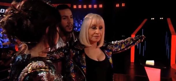 The Voice 2016, secondo Knockout: nuova gaffe per Raffaella Carrà e spoiler di Dolcenera