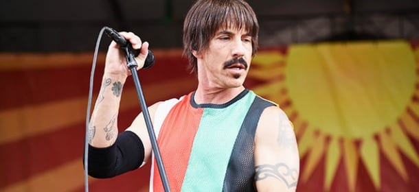 Malore per Anthony Kiedis: i Red Hot Chili Peppers rimandano il concerto