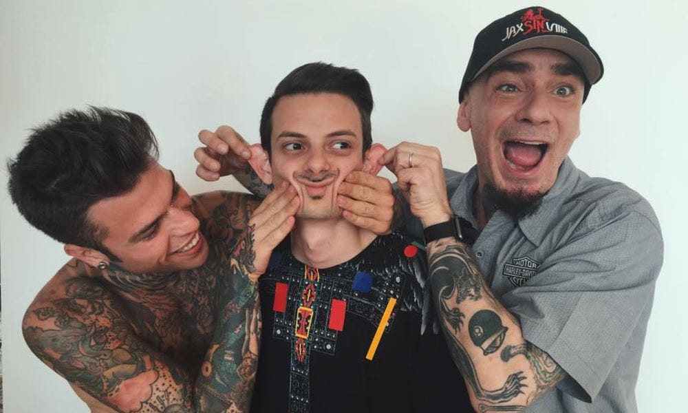 Fedez, J-Ax e Rovazzi: una donazione per le popolazioni colpite dal terremoto [VIDEO]