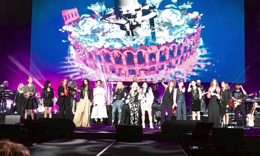 Amiche in Arena, gran finale sulle note di Quello che le donne non dicono [VIDEO]