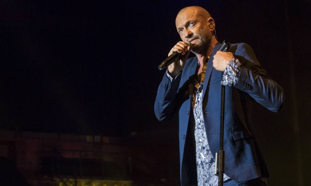 Biagio Antonacci, frecciatina polemica in concerto a Milano. La scaletta del tour [FOTO]