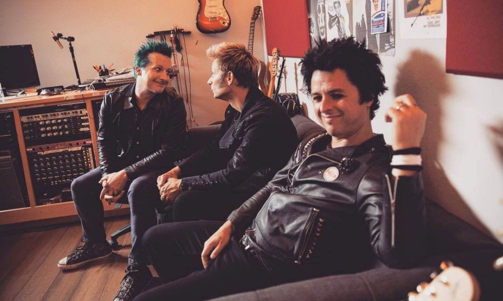 Green Day, infezione virale per tutta la band: primi concerti annullati. E in Italia?