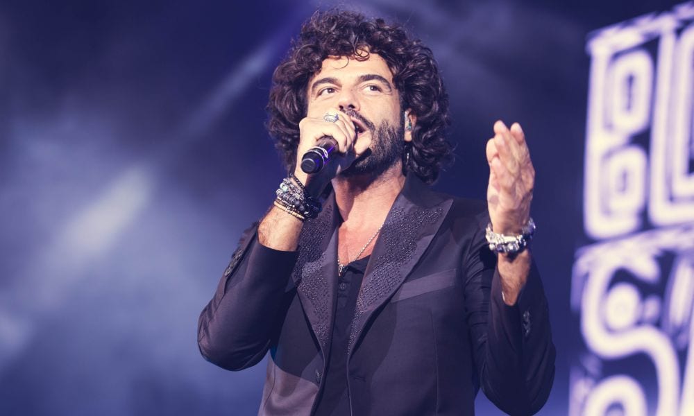 Francesco Renga, grande successo ad Assago per la partenza del tour [VIDEO]