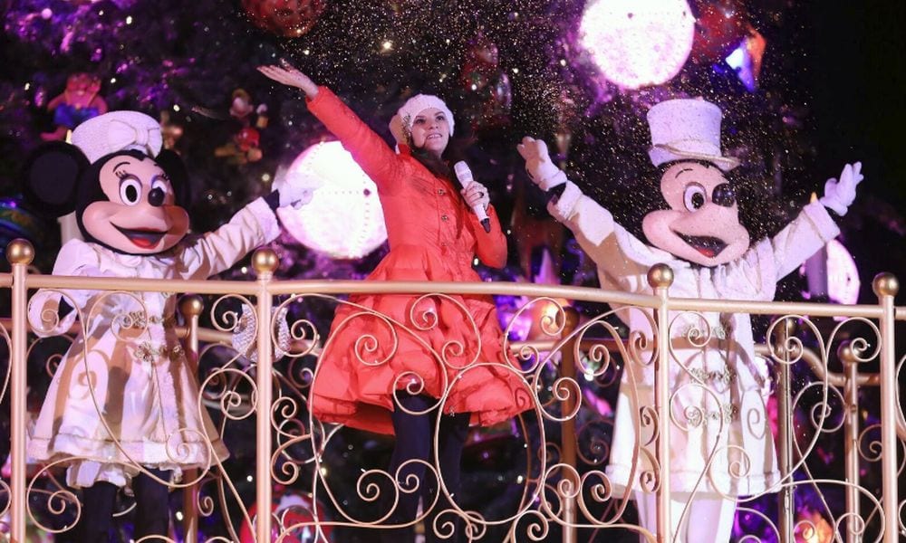 Laura Pausini presenta Laura Xmas a Disneyland Paris [VIDEO]