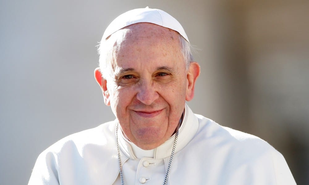 Sanremo 2017, in gara una canzone scritta da Papa Francesco?