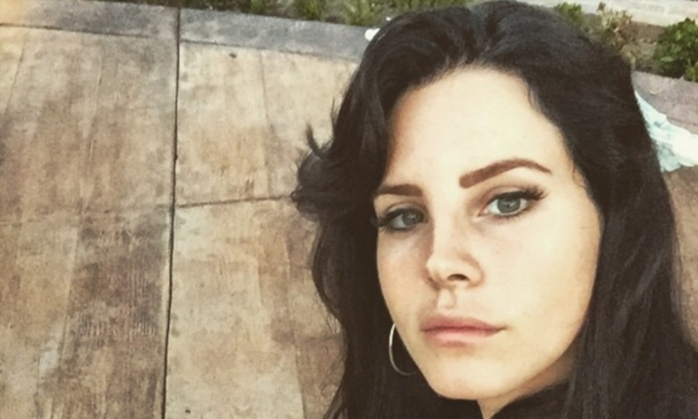 Lana Del Rey canta "Santa Baby" [VIDEO]