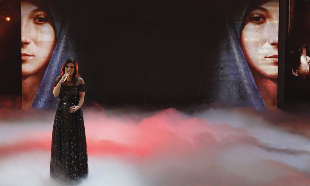 Laura Pausini pubblica Sono solo nuvole di Giuliano Sangiorgi [VIDEO UFFICIALE]