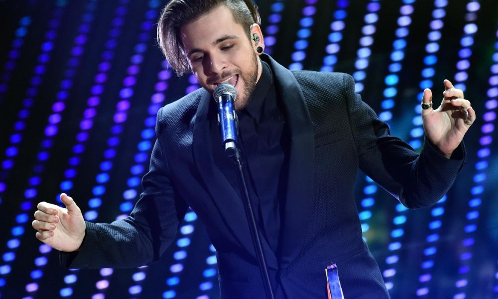 Alessio Bernabei, l'incidente al Festival di Sanremo [VIDEO]