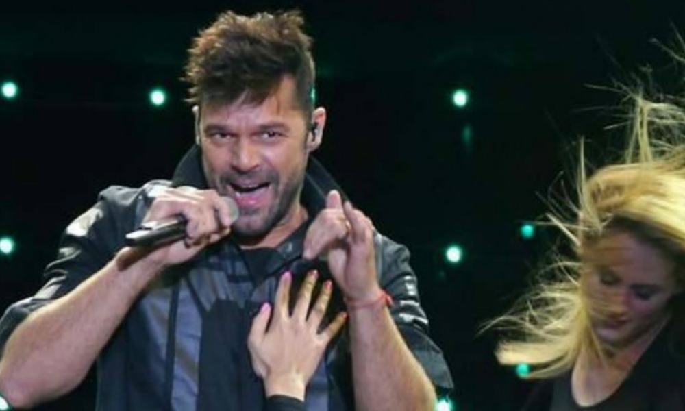 Ricky Martin fa scatenare Sanremo: il pubblico impazzisce per la sua esibizione [VIDEO]