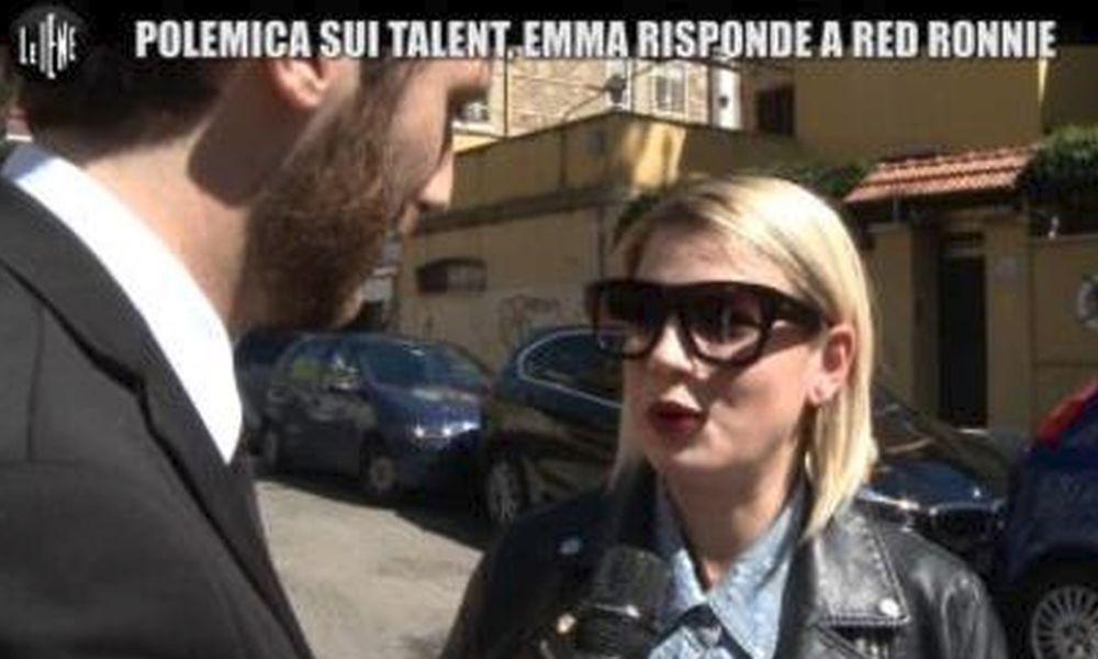 Red Ronnie "fa pace" con Emma Marrone e attacca (ancora) i talent show a Le Iene [VIDEO]