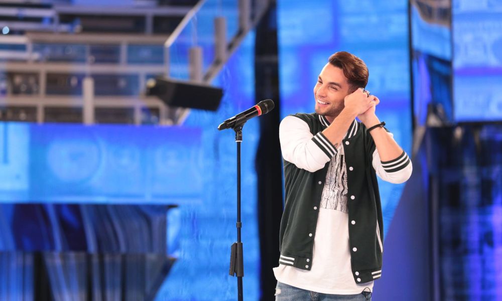 Marco Carta presenta "Il meglio sta arrivando" ad Amici 16 [VIDEO]