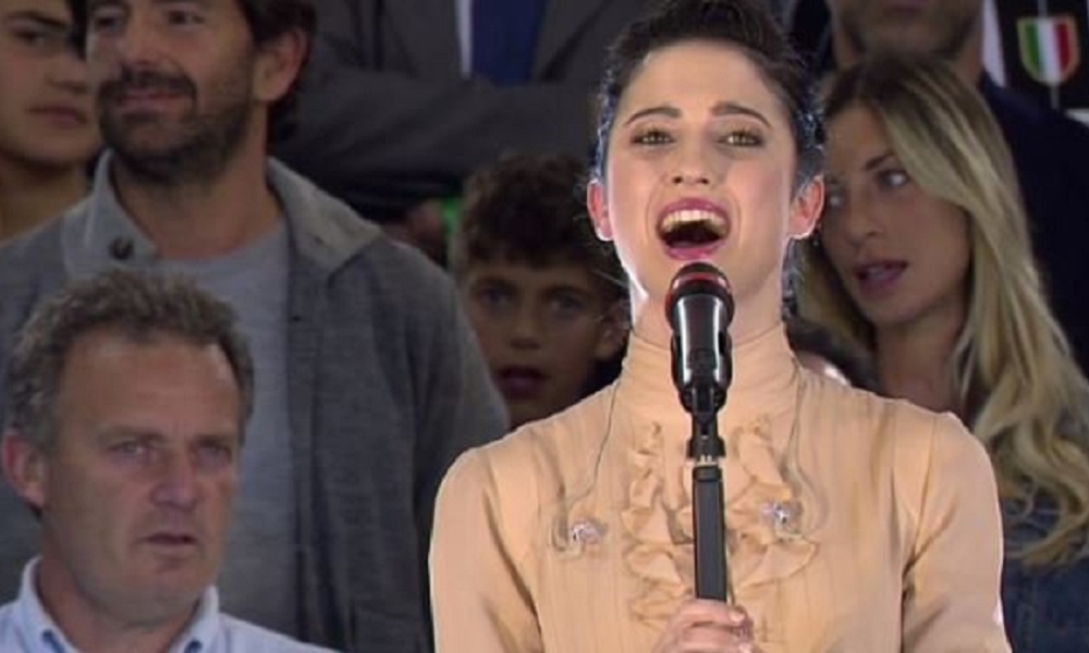 Coppa Italia, polemica sull'inno di Lodovica Comello [VIDEO]