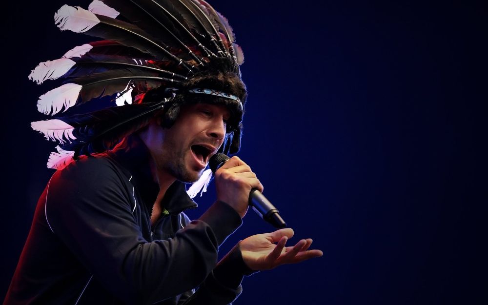 Jamiroquai, il cantante operato alla spina dorsale: annullati i concerti [FOTO]