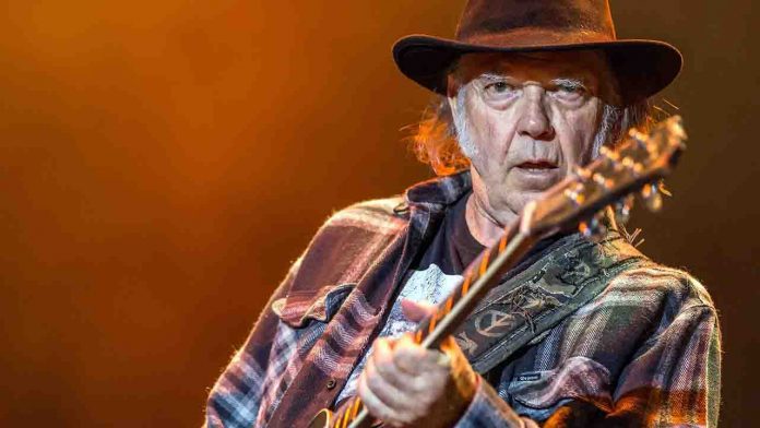 Neil Young Velvetmusic 230324 Neil Young Velvetmusic 230324