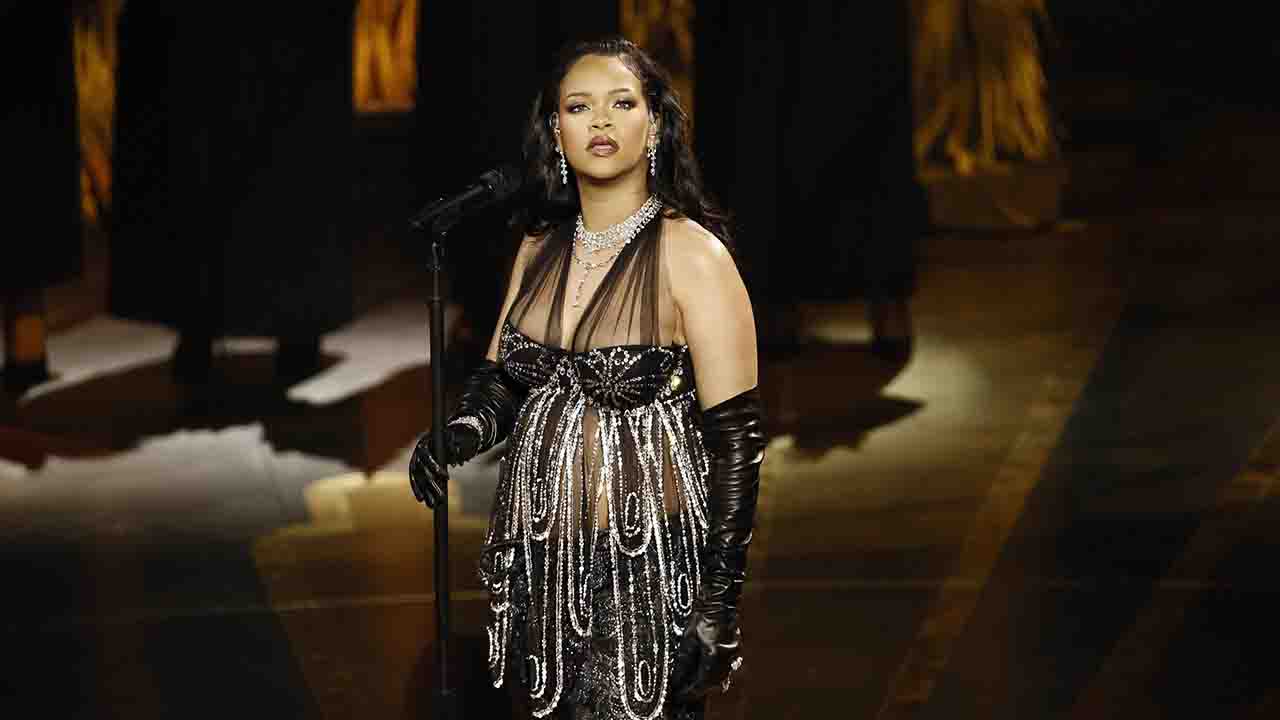 Rihanna Velvetmusic 230403