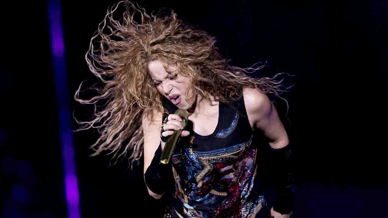 Shakira Velvetmusic 230405