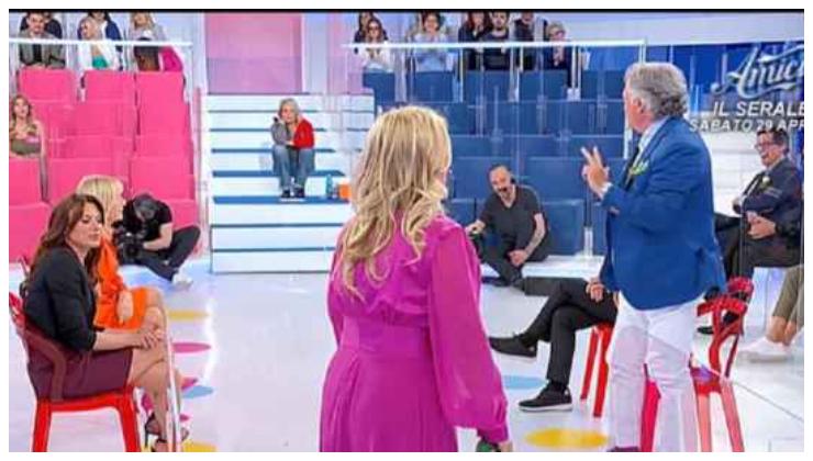 Tina Cipollari furiosa a ued
