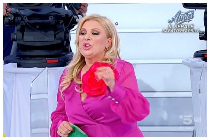 Tina Cipollari arrabbiata