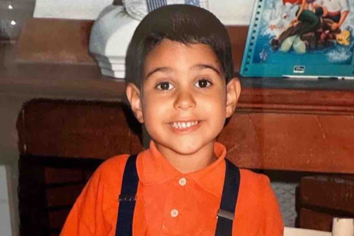 Do you know this kid?  Today he is one of the most loved singers ever