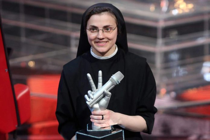 Suor Cristina, lo scatto sexy sui social