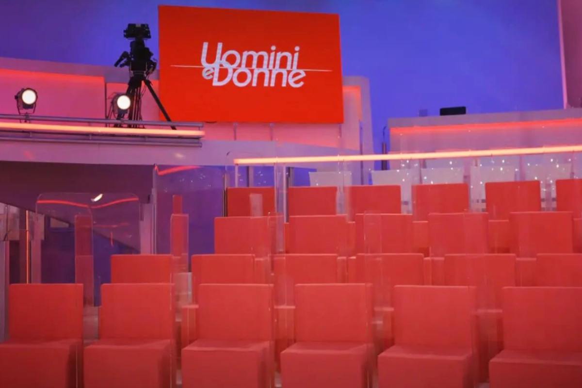 Uomini e Donne sospesa, la decisione di Mediaset