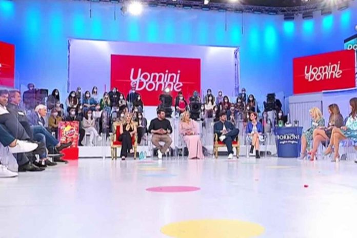Studio di Uomini e Donne Uomini e Donne anticipazioni: è nata una nuova coppia