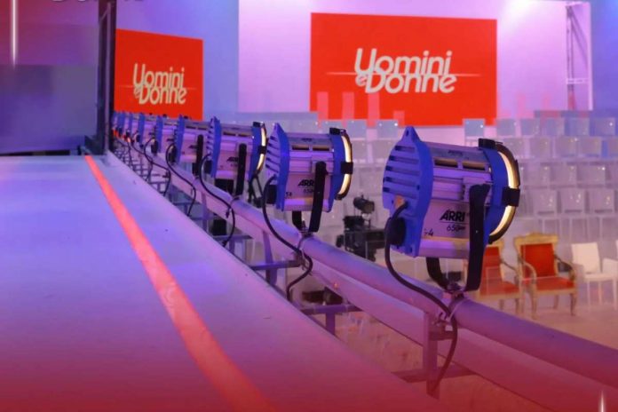 Lo studio di Uomini e Donne Uomini e Donne, spunta il nome del tronista