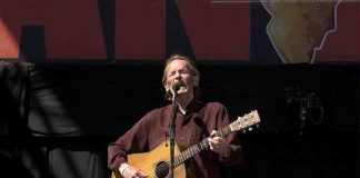 Gordon Lightfoot VelvetMusic 230517
