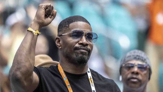 Jamie Foxx 230516 VelvetMusic