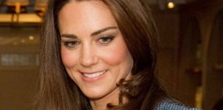 Kate Middleton suona pianoforte