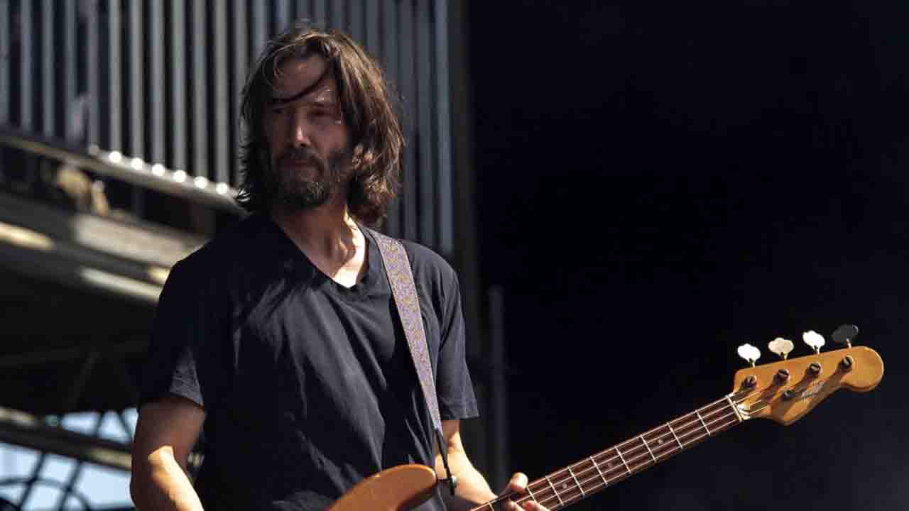 Keanu Reeves VelvetMusic 230529