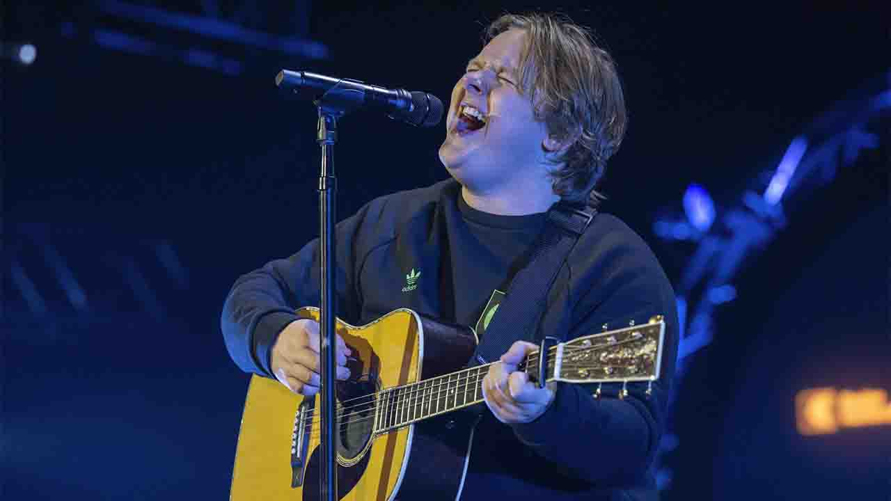 Lewis Capaldi VelvetMusic 230524